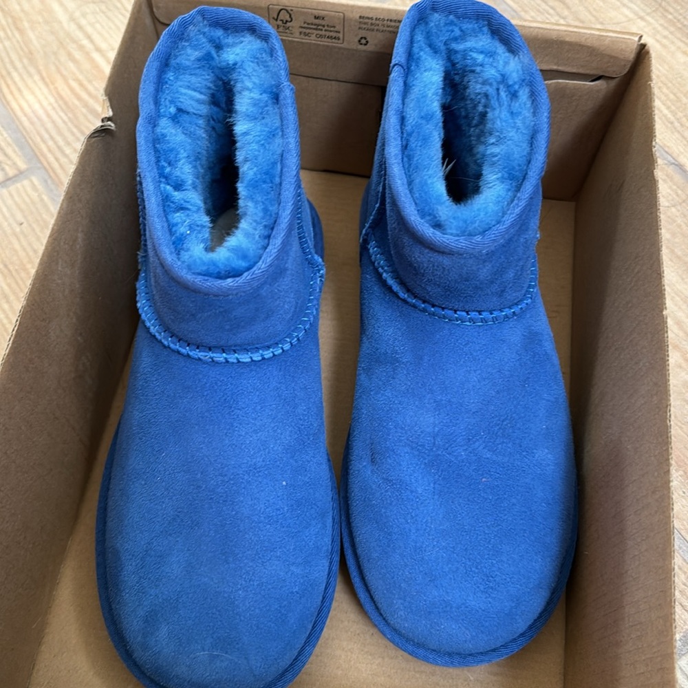 NIB Ugg Ultra Mini low